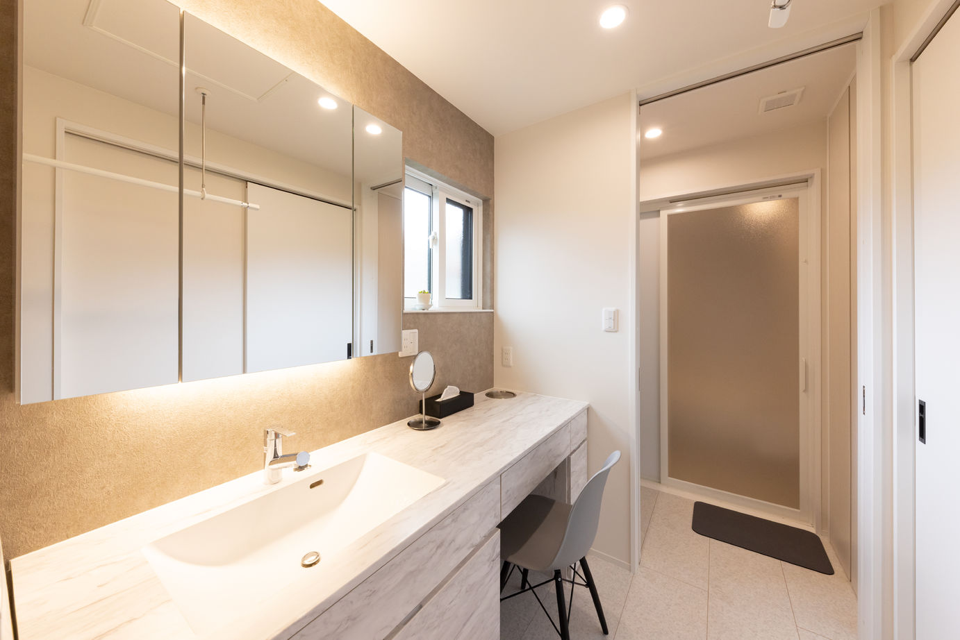 フォルトーナ インナーガレージが目を惹く和モダンの住まい。中庭から陽の光、四季の移ろいを感じるの建築実例画像5