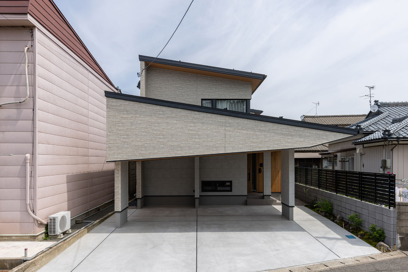 フォルトーナ インナーガレージが目を惹く和モダンの住まい。中庭から陽の光、四季の移ろいを感じるの建築実例画像9