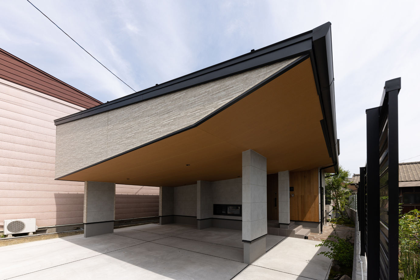 フォルトーナ インナーガレージが目を惹く和モダンの住まい。中庭から陽の光、四季の移ろいを感じるの建築実例画像10