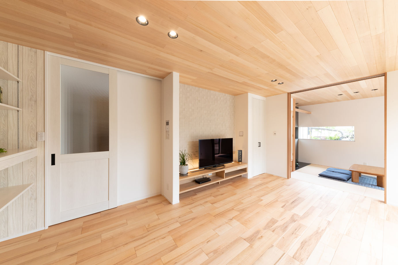 フォルトーナ インナーガレージとクールな外観が目を惹くZEH住宅の建築実例画像5