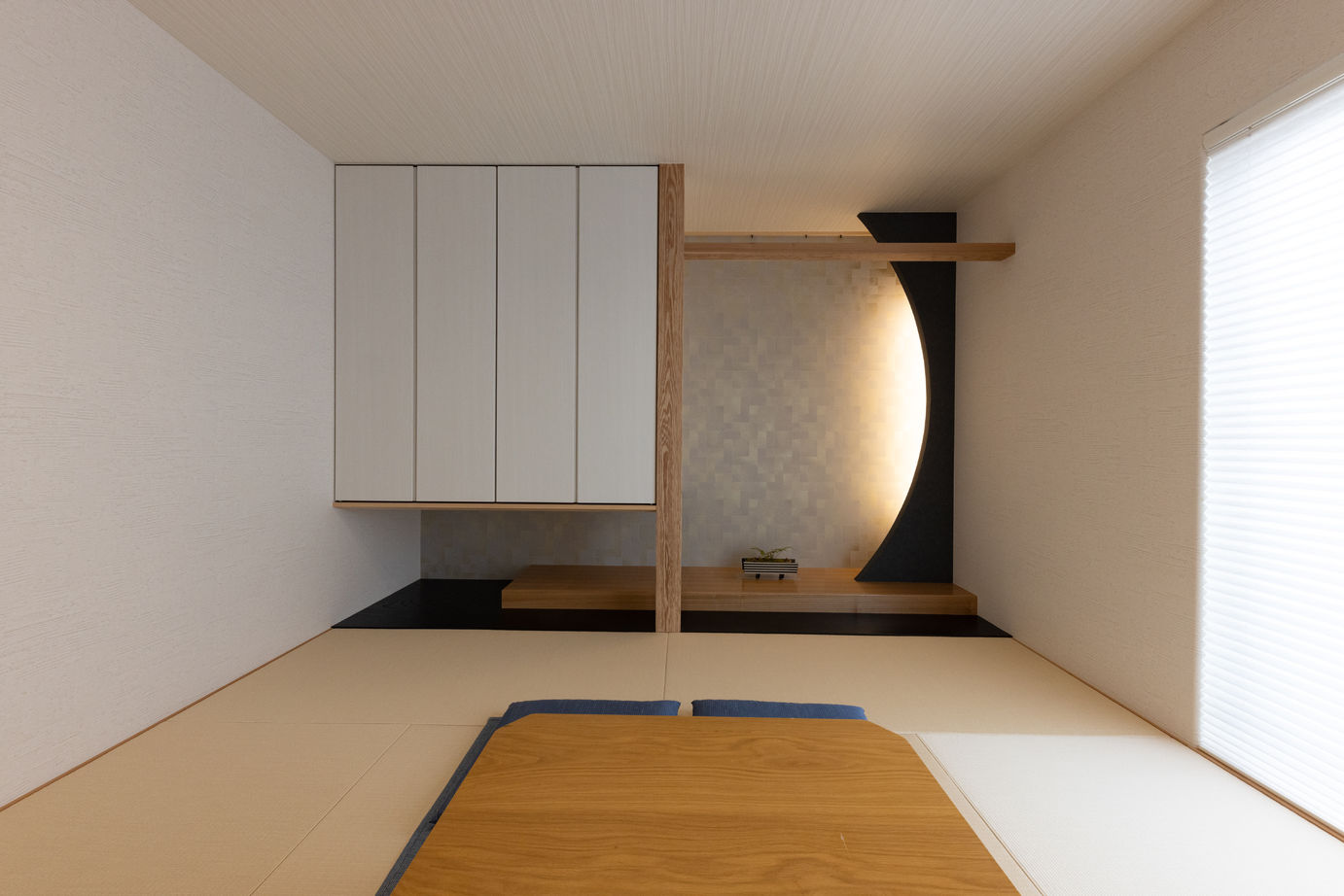 フォルトーナ 吹抜けと大きな窓で快適なリビングで毎日過ごす。ロフト、造作壁面収納で収納も充実した住まいの建築実例画像7