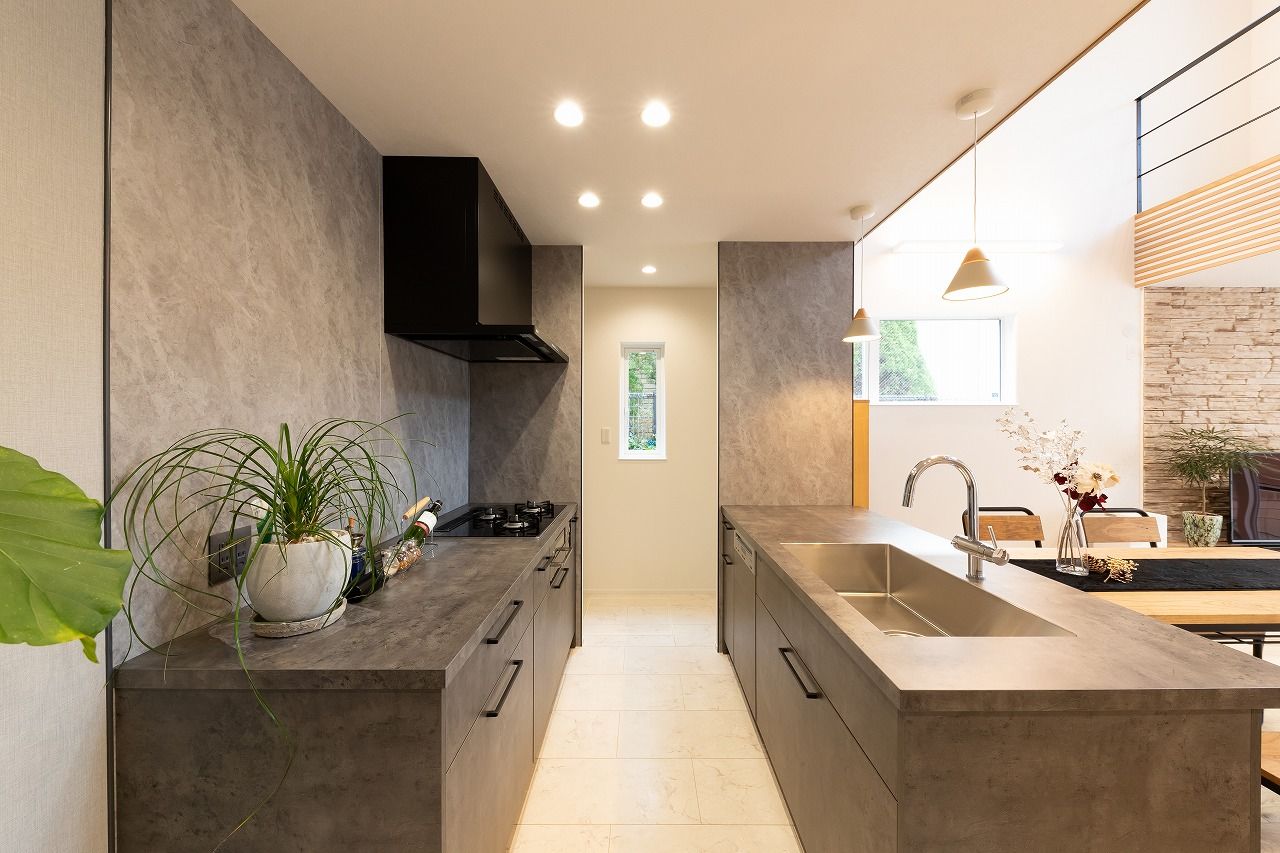 フォルトーナ 独立型の書斎とたっぷり本が収納できるホールに設けた書斎。ゆったり寛げる空間と集中できる間取りの住まいの建築実例画像6