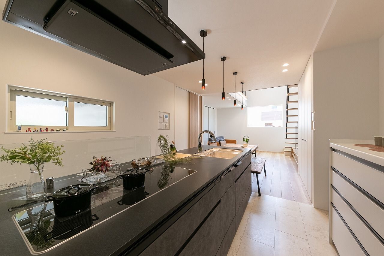 フォルトーナ 敷地を最大限に活用し、広さと暮らしやすさを叶えた住まい。吹き抜けが創り出す開放的な空間で癒される毎日の建築実例画像6