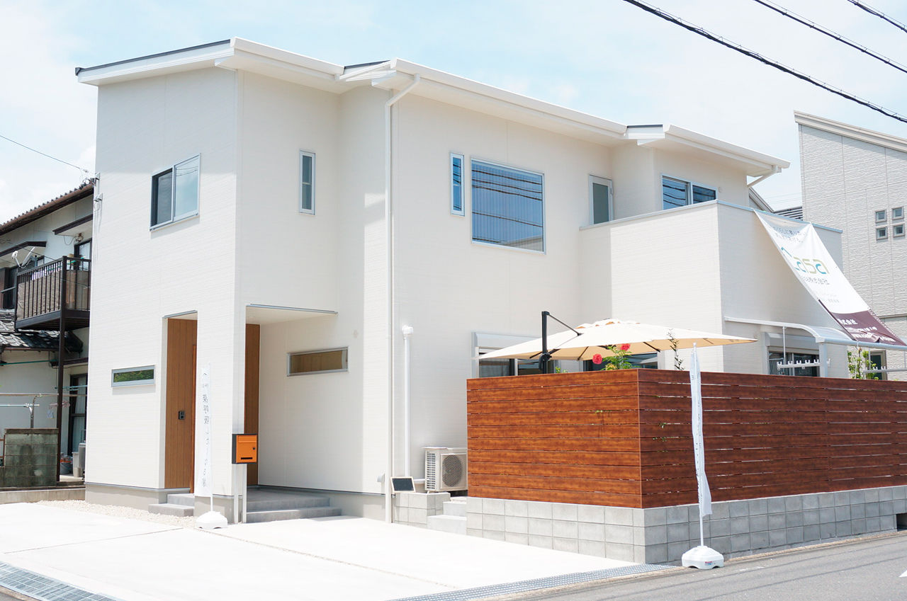 Suumo 00万円台 間取りの工夫で面積以上の広がり 48坪の土地に駐車スペース３台と庭 ランドリースペースも Casa の建築実例詳細 注文住宅