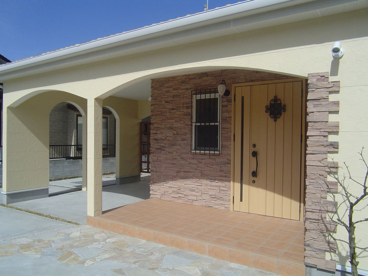 ジェイ・ケイ・ハウス（いわき・北茨城） 【いわき／カーポート／オール電化】中庭を通じて住まいの隅々まで光を採り込む南欧風デザインの家の建築実例画像2