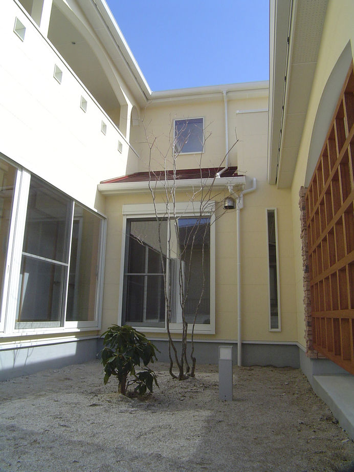 ジェイ・ケイ・ハウス（いわき・北茨城） 【いわき／カーポート／オール電化】中庭を通じて住まいの隅々まで光を採り込む南欧風デザインの家の建築実例画像3