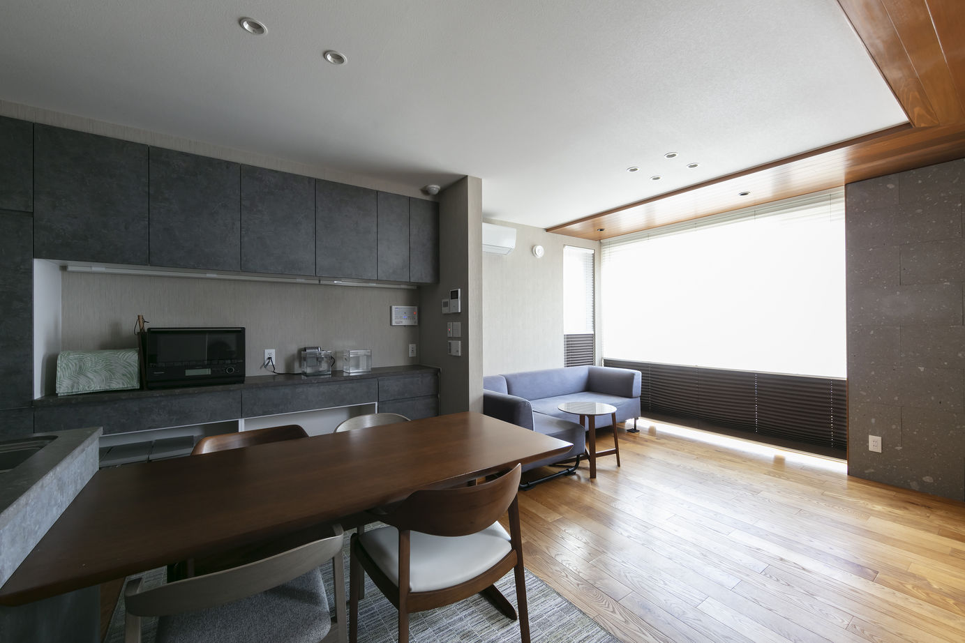 住まいるLABO 【3600万円｜土地21.5坪＆3階建て＋ビルトインガレージ】都心の狭小地がデザイン空間に！高い設計力を実感の建築実例画像2