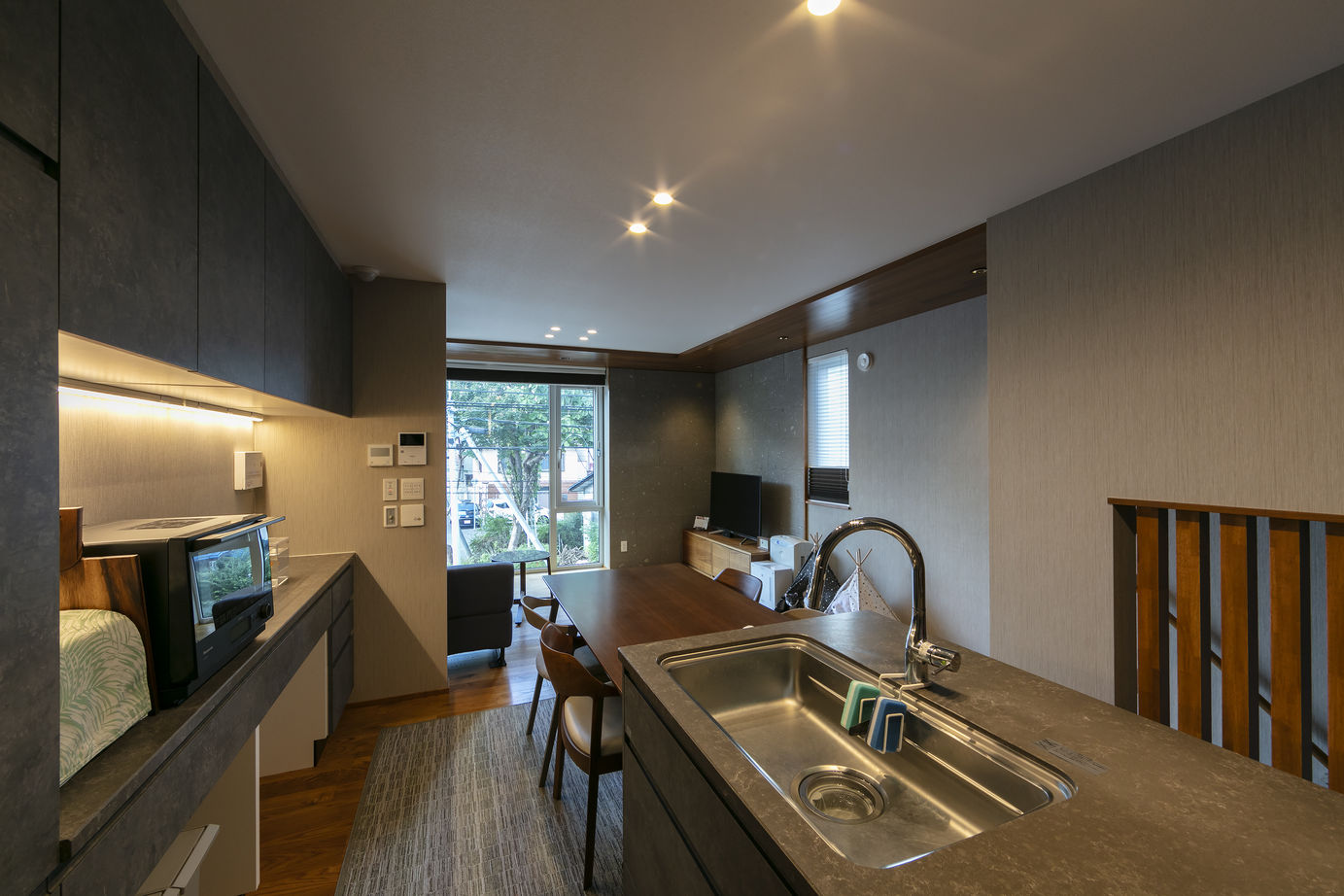 住まいるLABO 【3600万円｜土地21.5坪＆3階建て＋ビルトインガレージ】都心の狭小地がデザイン空間に！高い設計力を実感の建築実例画像3