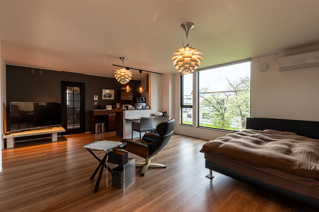 住まいるLABO 【5000万円｜ガレージハウス】「ガレージに住みたい！」オーナーの夢を忠実に再現した、愛車と共生できる家の建築実例画像2