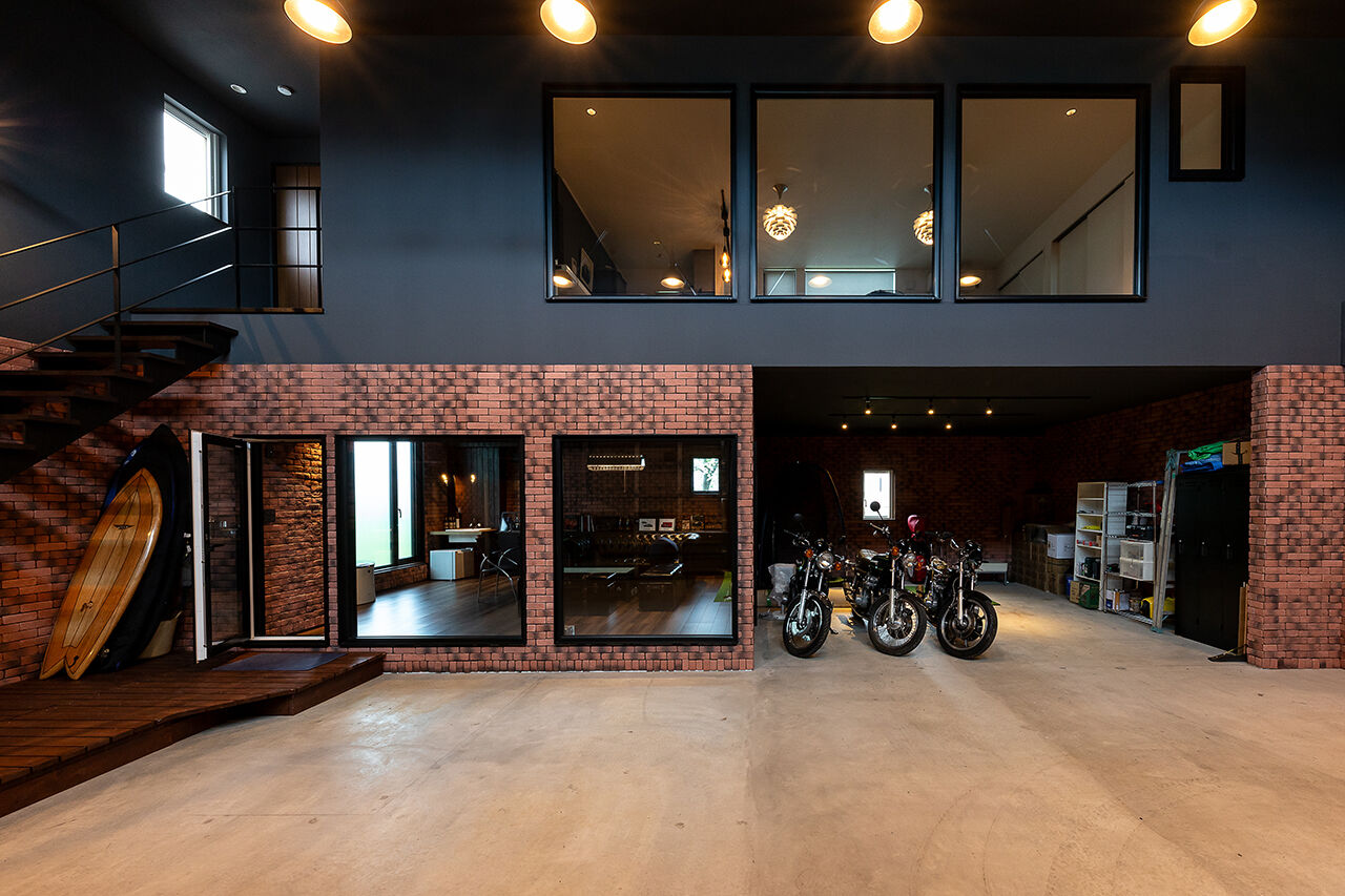 住まいるLABO 【5000万円｜ガレージハウス】「ガレージに住みたい！」オーナーの夢を忠実に再現した、愛車と共生できる家の建築実例画像3