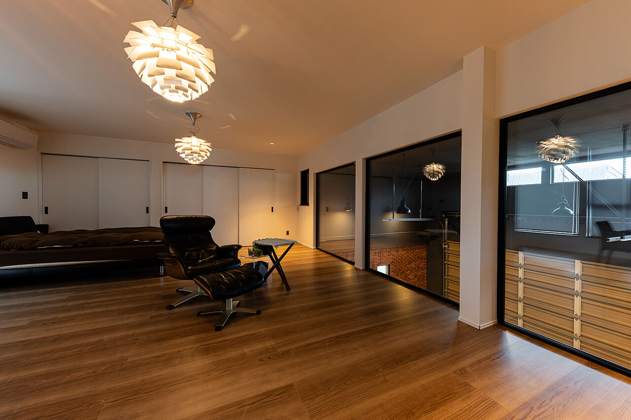 住まいるLABO 【5000万円｜ガレージハウス】「ガレージに住みたい！」オーナーの夢を忠実に再現した、愛車と共生できる家の建築実例画像5