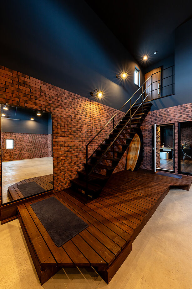 住まいるLABO 【5000万円｜ガレージハウス】「ガレージに住みたい！」オーナーの夢を忠実に再現した、愛車と共生できる家の建築実例画像7