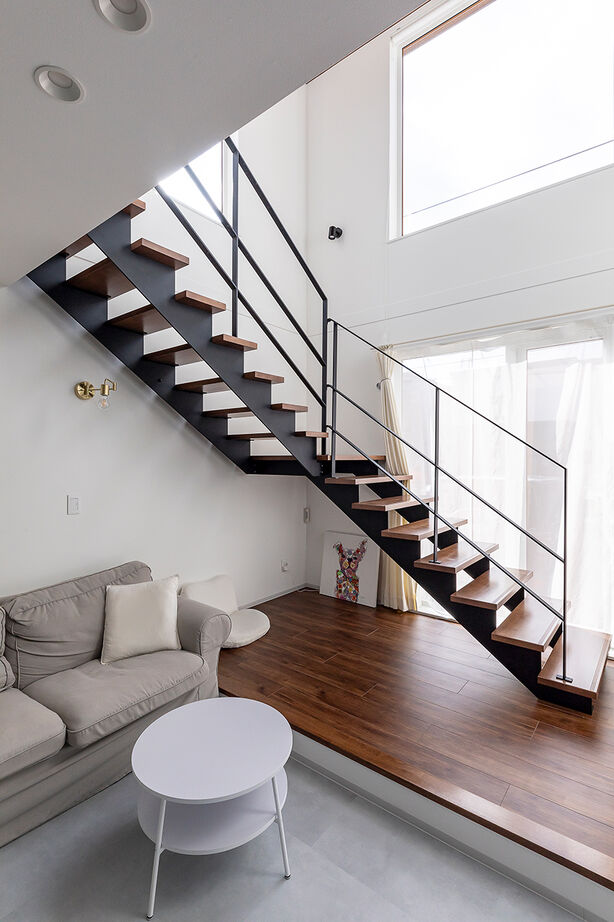 住まいるLABO 【3700万円｜ビルトインガレージ｜ヌック】外は黒、中は白。ギャップがユニークな、都会型ガレージハウスの建築実例画像5