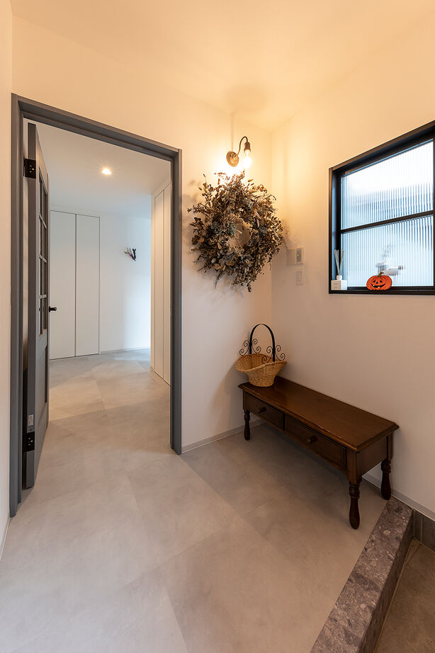 住まいるLABO 【3700万円｜ビルトインガレージ｜ヌック】外は黒、中は白。ギャップがユニークな、都会型ガレージハウスの建築実例画像7