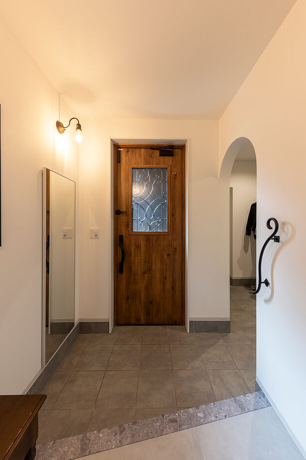 住まいるLABO 【3700万円｜ビルトインガレージ｜ヌック】外は黒、中は白。ギャップがユニークな、都会型ガレージハウスの建築実例画像8