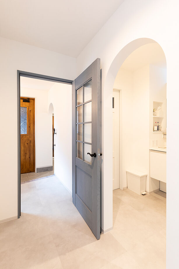 住まいるLABO 【3700万円｜ビルトインガレージ｜ヌック】外は黒、中は白。ギャップがユニークな、都会型ガレージハウスの建築実例画像9