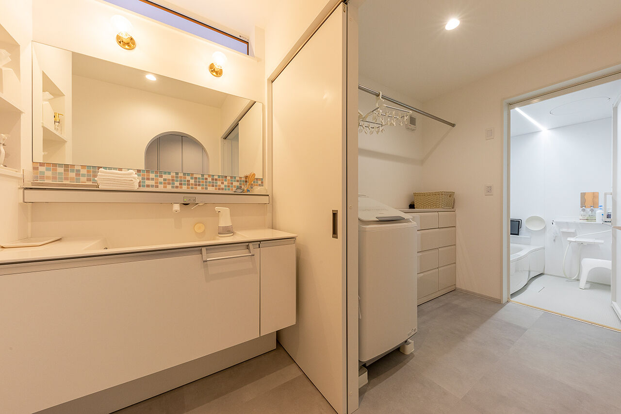 住まいるLABO 【3700万円｜ビルトインガレージ｜ヌック】外は黒、中は白。ギャップがユニークな、都会型ガレージハウスの建築実例画像10