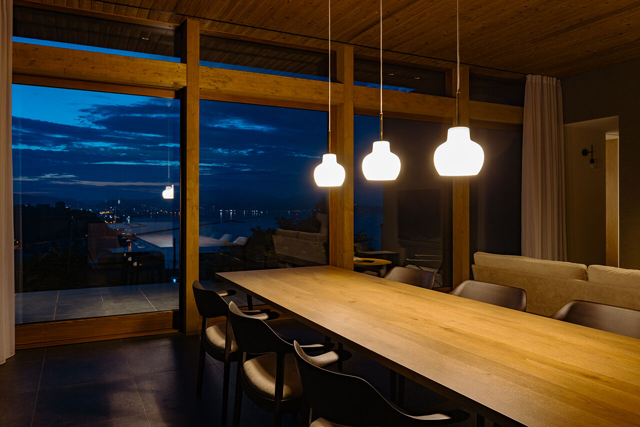 住まいるLABO 【8000万円｜ビルトインガレージ｜薪ストーブ】穏やかな季節も、厳しい季節も…いつも眼下に、海のある生活の建築実例画像4