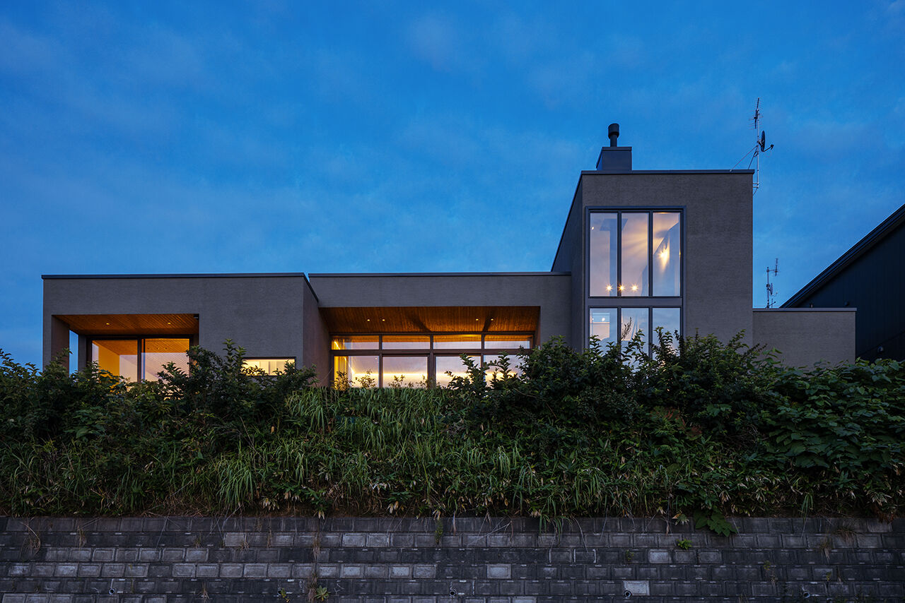 住まいるLABO 【8000万円｜ビルトインガレージ｜薪ストーブ】穏やかな季節も、厳しい季節も…いつも眼下に、海のある生活の建築実例画像10