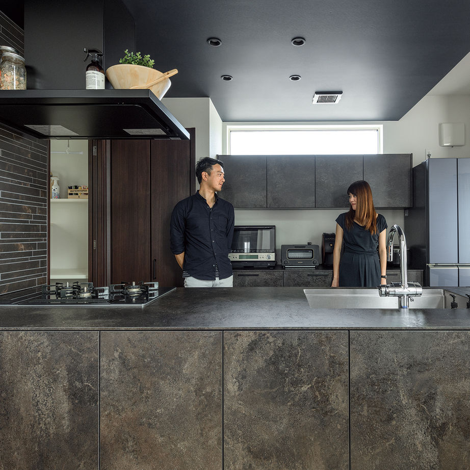 三井ホーム 【30坪台/間取り図有/吹き抜け】色や質感にこだわったインテリアで、上質なくつろぎの空間を叶えた家の建築実例画像2