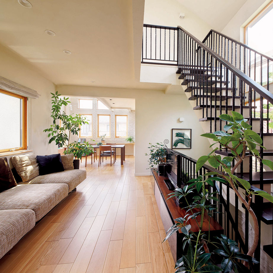 三井ホーム 【50坪台/間取り図有/ビルトインガレージ】窓からの光と緑が室内に溢れ、全館空調で家中がいつも快適の建築実例画像