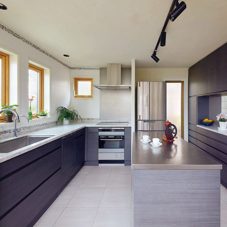 三井ホーム 【50坪台/間取り図有/ビルトインガレージ】窓からの光と緑が室内に溢れ、全館空調で家中がいつも快適の建築実例画像3