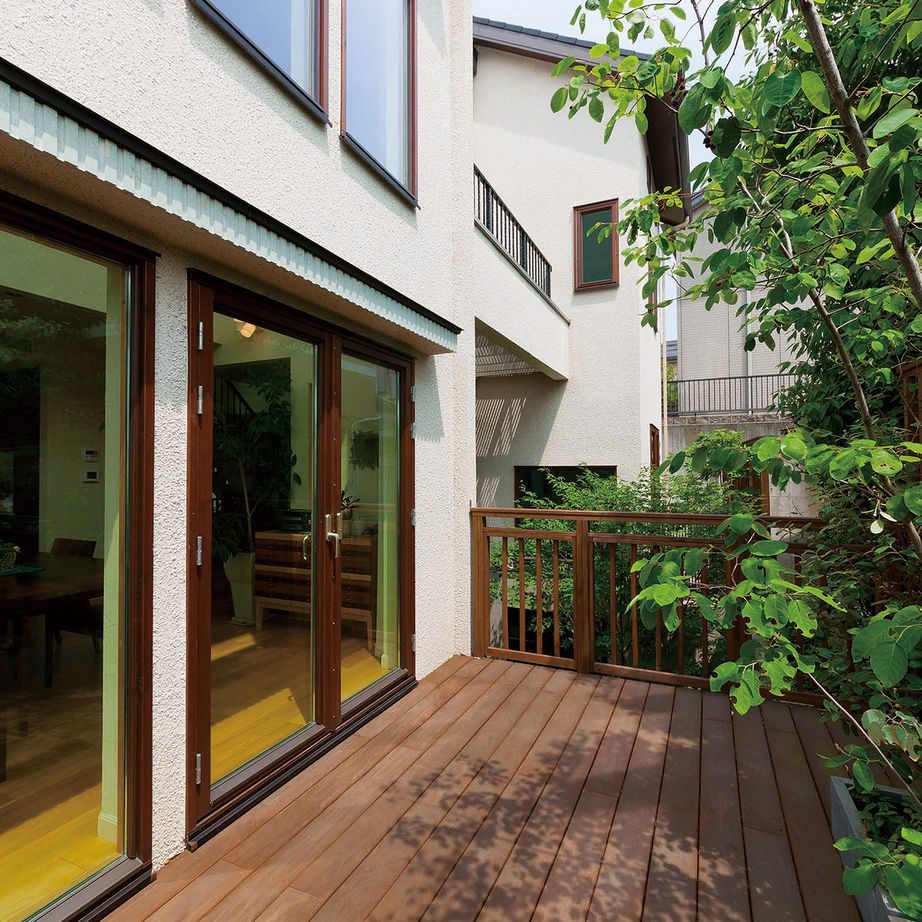 三井ホーム 【50坪台/間取り図有/ビルトインガレージ】窓からの光と緑が室内に溢れ、全館空調で家中がいつも快適の建築実例画像5