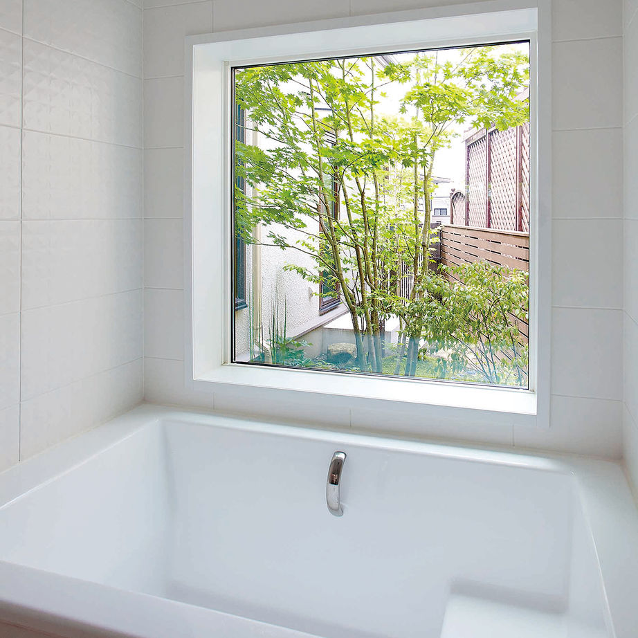 三井ホーム 【50坪台/間取り図有/ビルトインガレージ】窓からの光と緑が室内に溢れ、全館空調で家中がいつも快適の建築実例画像6