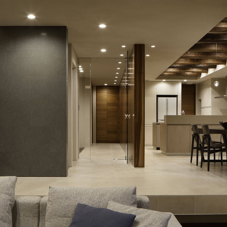 三井ホーム 【地下付き/間取り図有/ビルトインガレージ】木やタイルにこだわり、引き算の美学で住まいをデザインの建築実例画像2