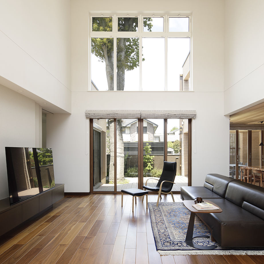 三井ホーム 【ウッディモダン/中庭/埼玉県】内と外がつながるオープン設計、中庭の大樹とともに時を刻む邸宅の建築実例画像4