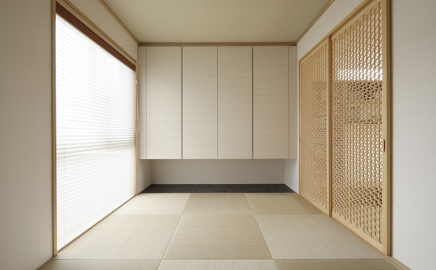 三井ホーム 【ウッディモダン/中庭/埼玉県】内と外がつながるオープン設計、中庭の大樹とともに時を刻む邸宅の建築実例画像6