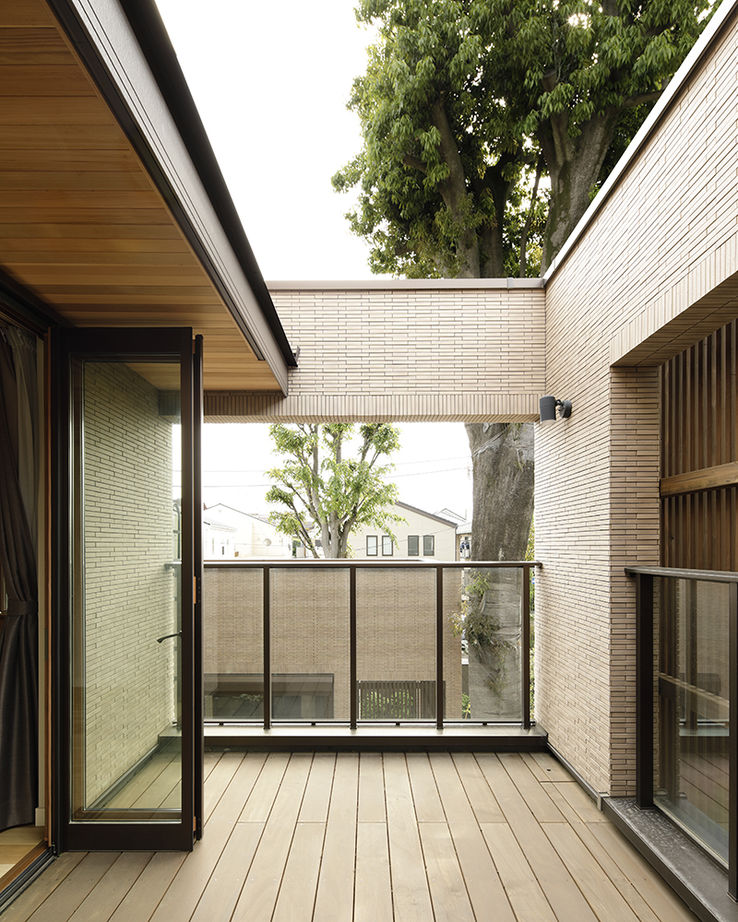 三井ホーム 【ウッディモダン/中庭/埼玉県】内と外がつながるオープン設計、中庭の大樹とともに時を刻む邸宅の建築実例画像9