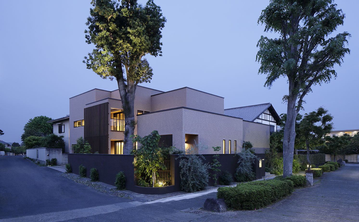 三井ホーム 【ウッディモダン/中庭/埼玉県】内と外がつながるオープン設計、中庭の大樹とともに時を刻む邸宅の建築実例画像10