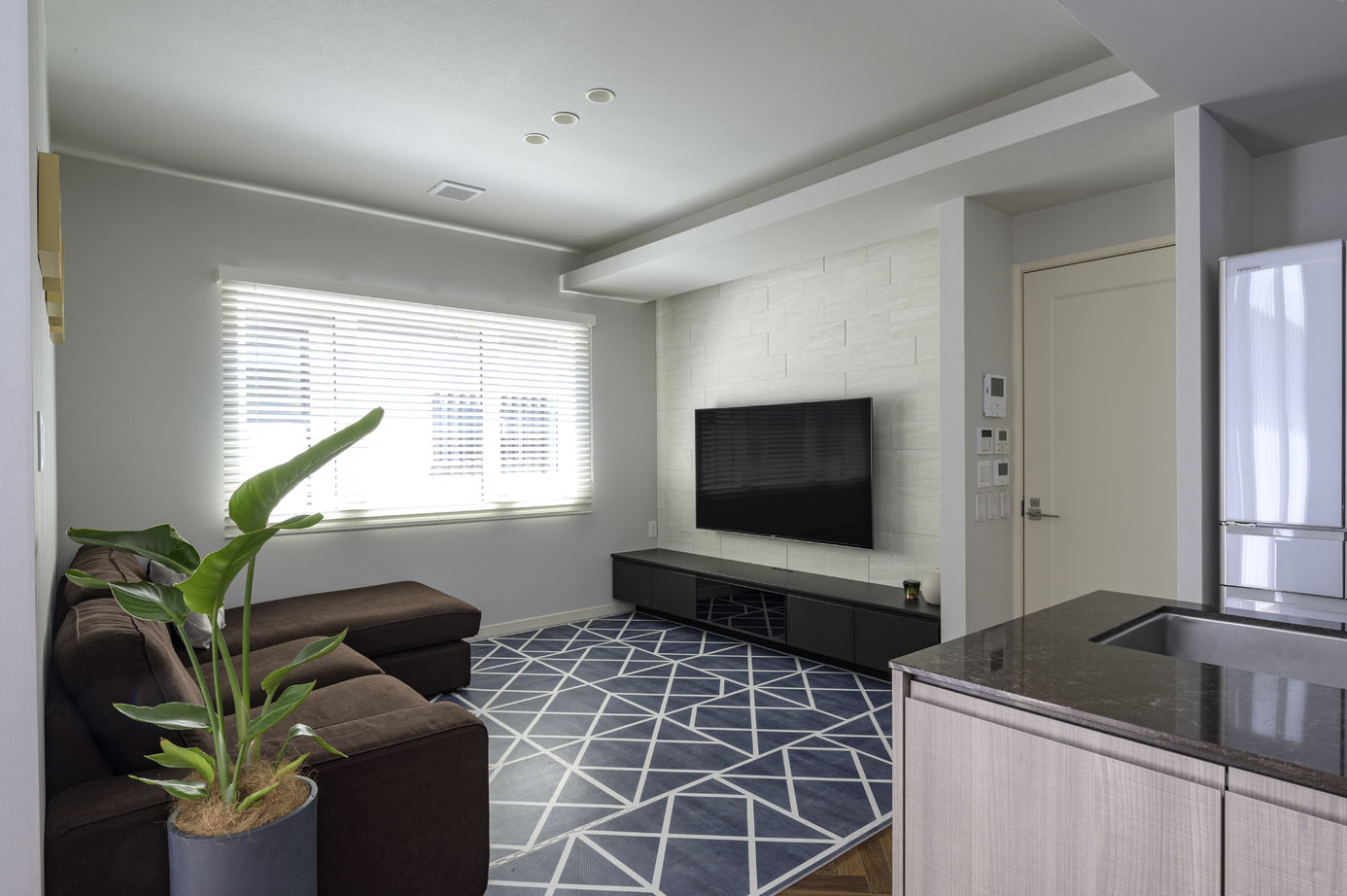 三井ホーム 【４LDK/間取り図有/30坪台】美術館のようにスタイリッシュで、大きな吹き抜けのある家の建築実例画像3