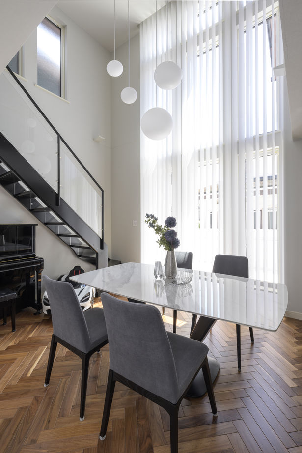 三井ホーム 【４LDK/間取り図有/30坪台】美術館のようにスタイリッシュで、大きな吹き抜けのある家の建築実例画像4