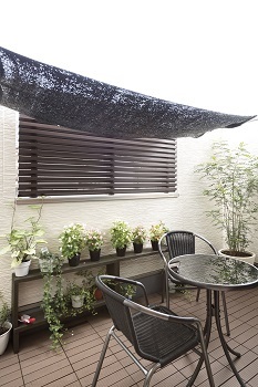 デザオ建設 【京都｜2000万円台｜狭小地｜車2台｜間取り】視線を遮る工夫が随所に。の建築実例画像3