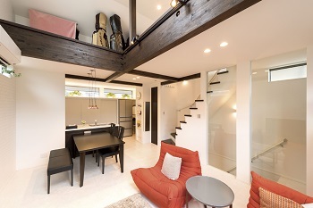 デザオ建設 【京都｜2000万円台｜狭小地｜車2台｜間取り】視線を遮る工夫が随所に。の建築実例画像4