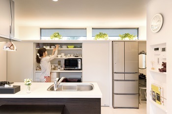 デザオ建設 【京都｜2000万円台｜狭小地｜車2台｜間取り】視線を遮る工夫が随所に。の建築実例画像5