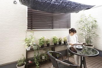 デザオ建設 【京都｜2000万円台｜狭小地｜車2台｜間取り】視線を遮る工夫が随所に。の建築実例画像10