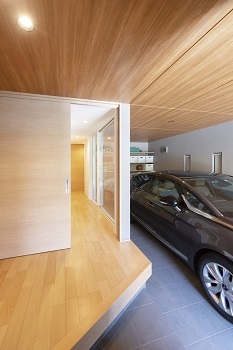 デザオ建設 【京都｜30坪台｜2000万円台｜間取り図有】ビルトインガレージと緑を借景としてデザインの建築実例画像7