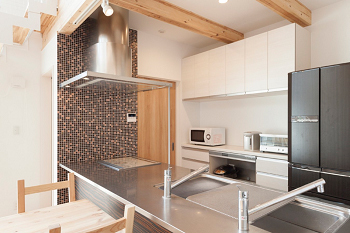 デザオ建設 【京都｜30坪台｜2000万円台｜間取り図有】リビングからヴィンテージカーを望める空間を実現の建築実例画像7