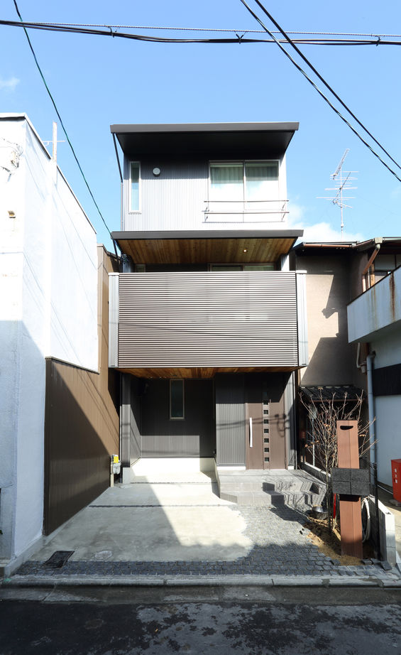 Suumo 京都 00万円台 30坪台 狭小3階 敷地約21坪 間口約4mで光と風を愉しむ暮らしを実現した設計力 デザオ建設 の建築実例詳細 注文住宅