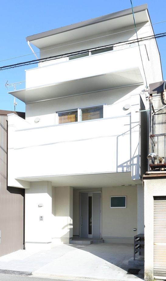 デザオ建設 【京都｜2000万円台｜約30坪｜狭小3階】目線と風が通るリビング。18坪の敷地でも開放感の中で明るく暮らすの建築実例画像3