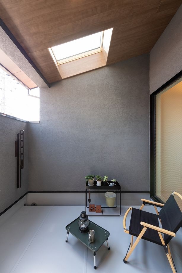 デザオ建設 【京都｜狭小｜30坪台｜2000万円台｜間取り図有】窓際ステップをベンチや引き出し収納として活用の建築実例画像6