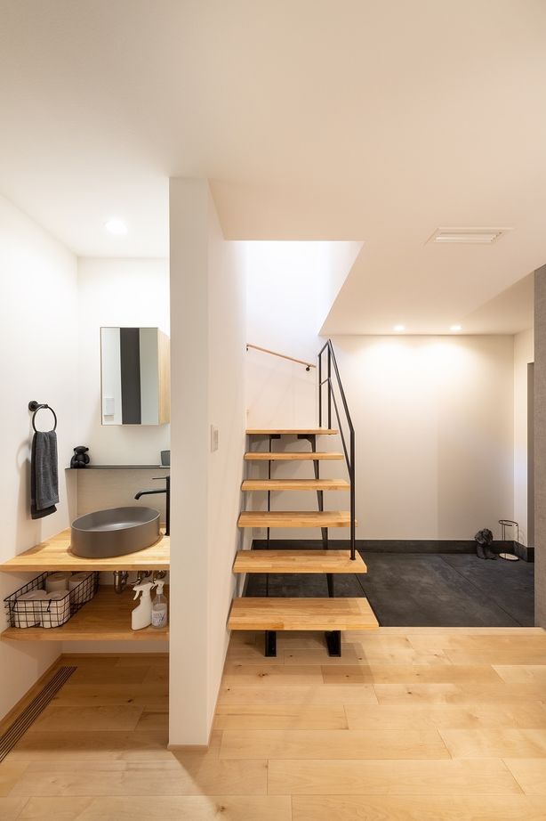 デザオ建設 【京都｜狭小｜30坪台｜2000万円台｜間取り図有】窓際ステップをベンチや引き出し収納として活用の建築実例画像10