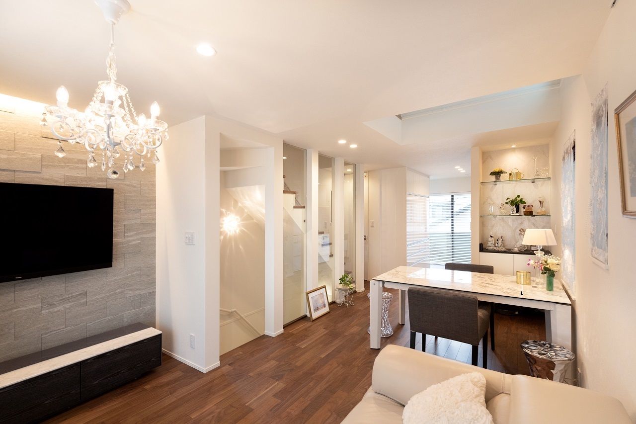 デザオ建設 【京都｜狭小｜30坪台｜2000万円台｜間取り】外観シック、室内イタリアンモダン。エリア限定で土地から計画の建築実例画像2