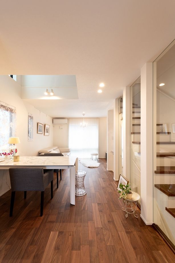 デザオ建設 【京都｜狭小｜30坪台｜2000万円台｜間取り】外観シック、室内イタリアンモダン。エリア限定で土地から計画の建築実例画像3