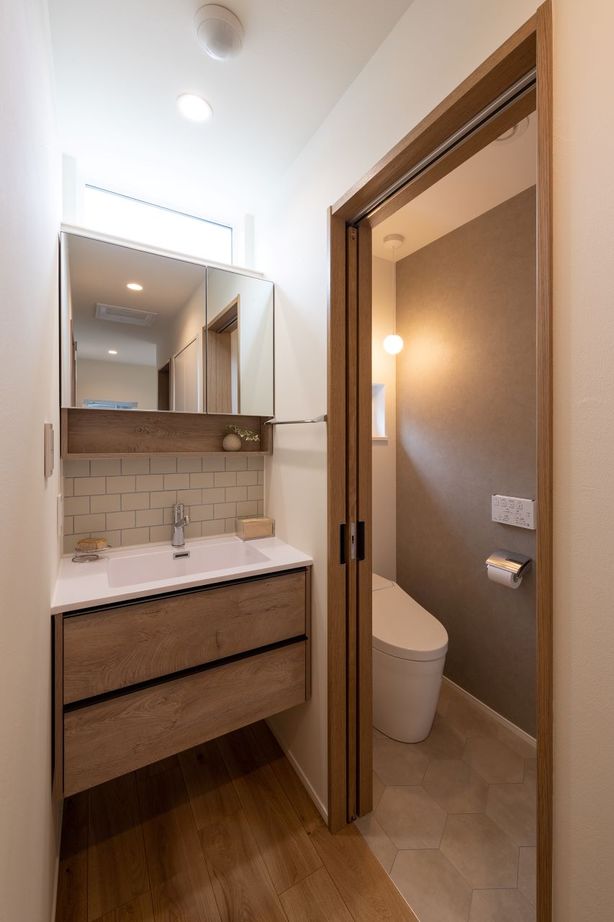 デザオ建設 【京都市｜敷地48坪/延床33坪｜3人家族】30種類の床材から厳選した床や塗り壁が快適なやさしい住まいの建築実例画像5