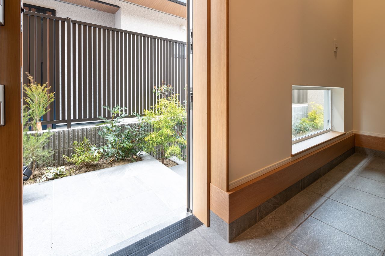 デザオ建設 【京都市｜敷地48坪/延床33坪｜3人家族】30種類の床材から厳選した床や塗り壁が快適なやさしい住まいの建築実例画像6