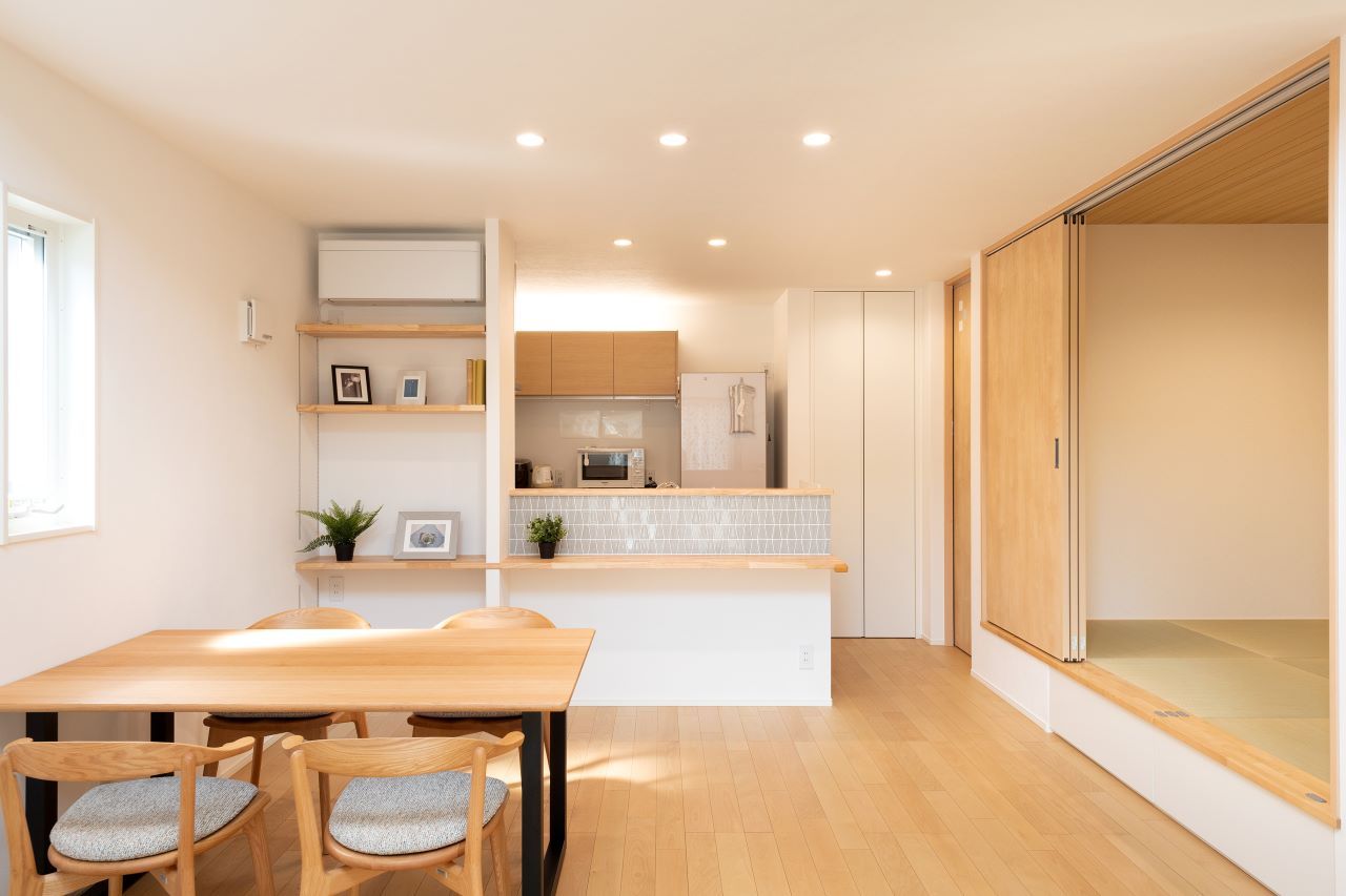 デザオ建設 【京都府｜2000万円台】耐震等級３+制震ダンパー、太陽光パネル搭載の、ハイスペックな住まいの建築実例画像3